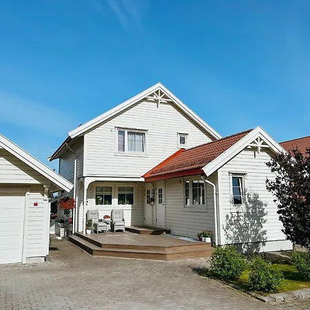 Newly Renovated - Free Parking And Ev Docking