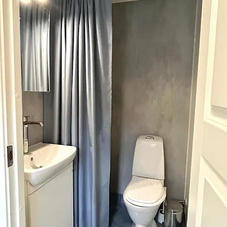 Newly Renovated - Free Parking And Ev Docking *